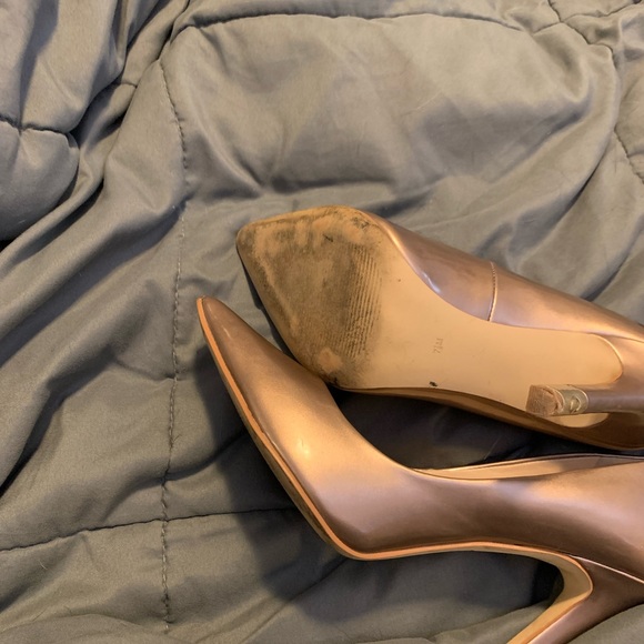 Guess gold pumps, beautiful size 7 1/2 - Picture 2 of 7
